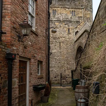 Crookback House York