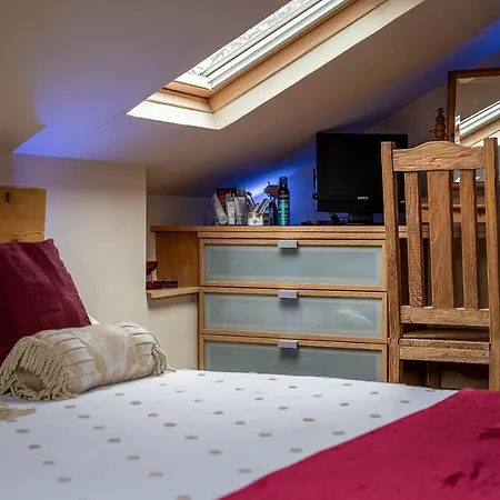 Crookback House * York