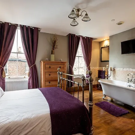 Crookback House * York