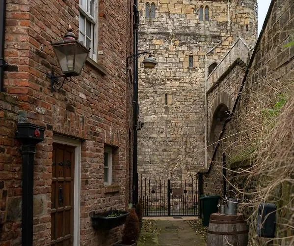 Crookback House ヨーク