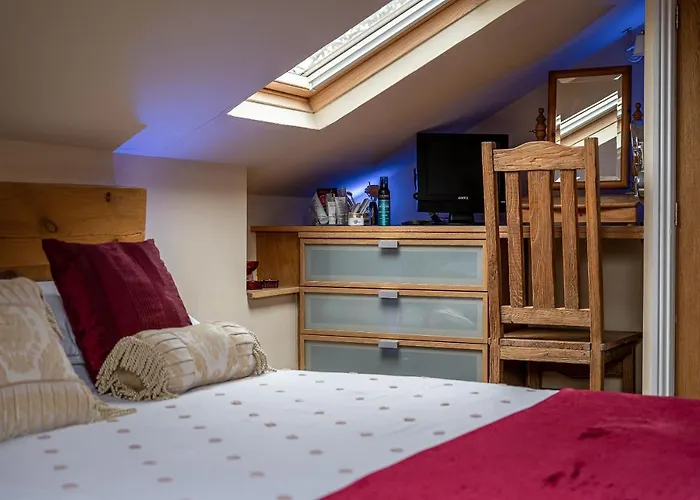 Crookback House * ヨーク